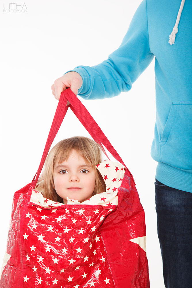 Kind in Tasche