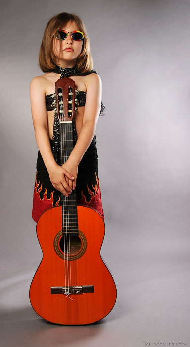 kind-maedchen-gitarre